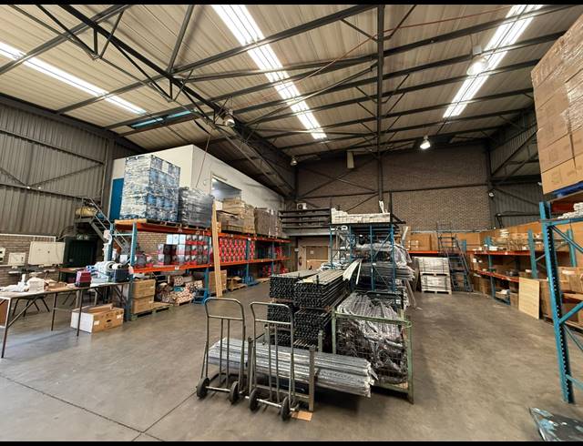1,535M² WAREHOUSE TO LET IN SPARTAN